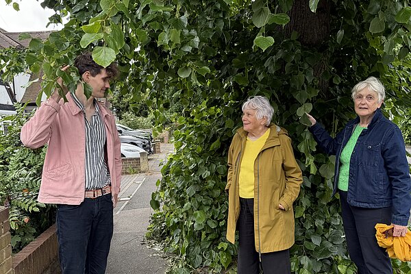 Josh and Catford South colleagues dealing with overgrown pavements